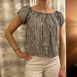 Top, white and black stripes. S